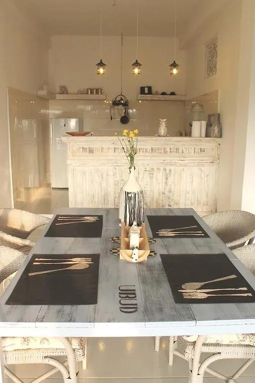 Room@Bali Hip Suite Ουμπούντ 0*,